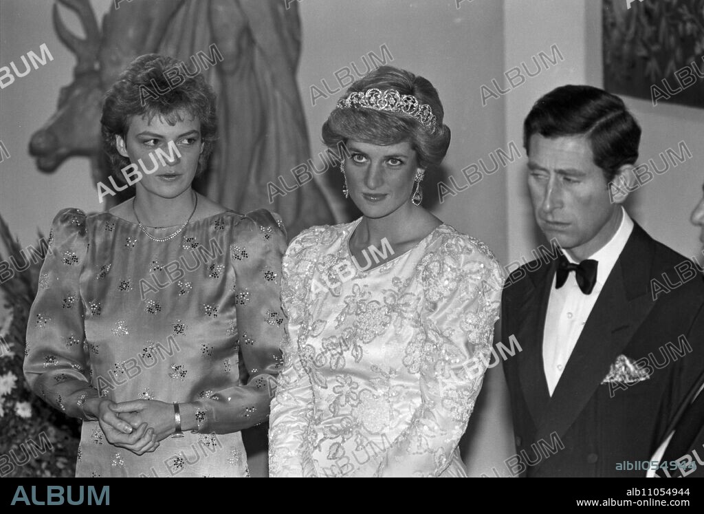 The royal couple accompanied by Monika Hohlmeier during the evening defilee, 1987.