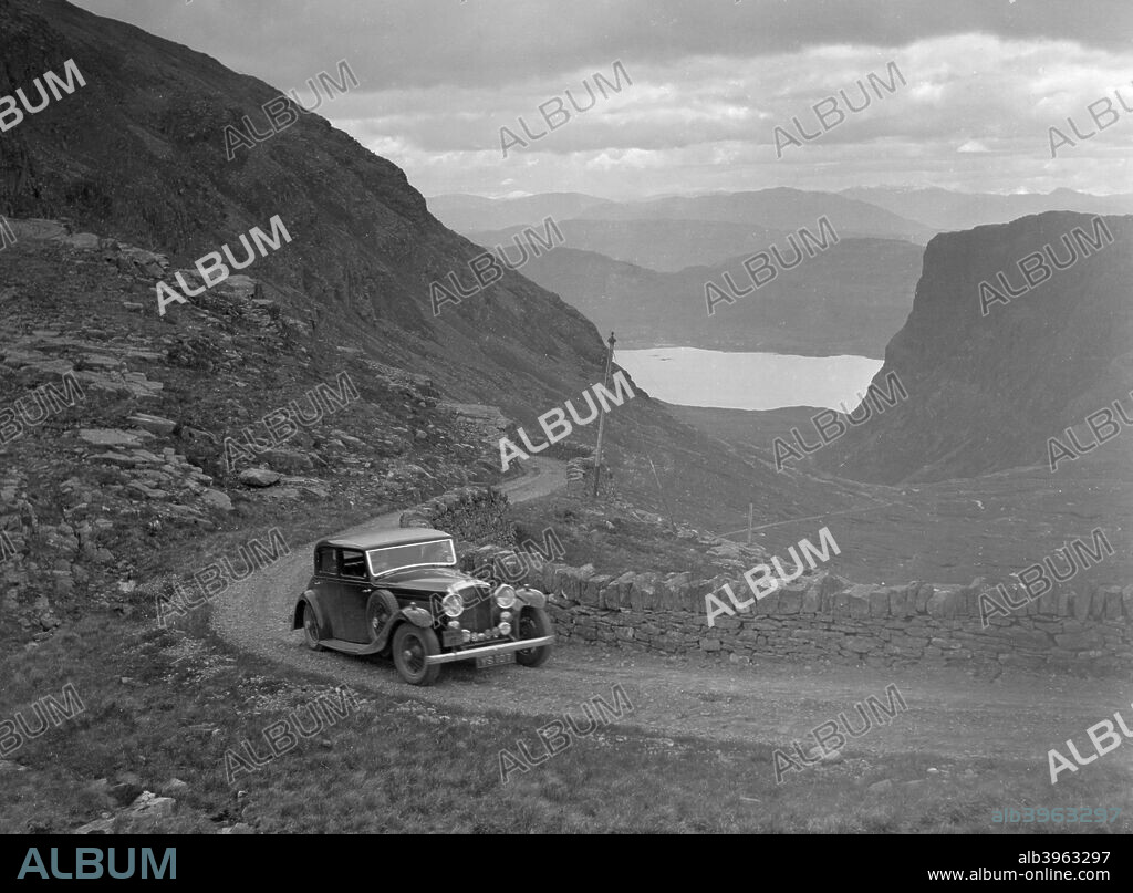 Bentley H.J. Mulliner saloon. 3669 cc.Reg. No.  YS107.  Entry No: 17. Driver: Smith, Miss. M.B. Finished: 21st out of 33 Car colour is black. R.S.A.C. Scottish Rally. Date: 1-5.6.36.