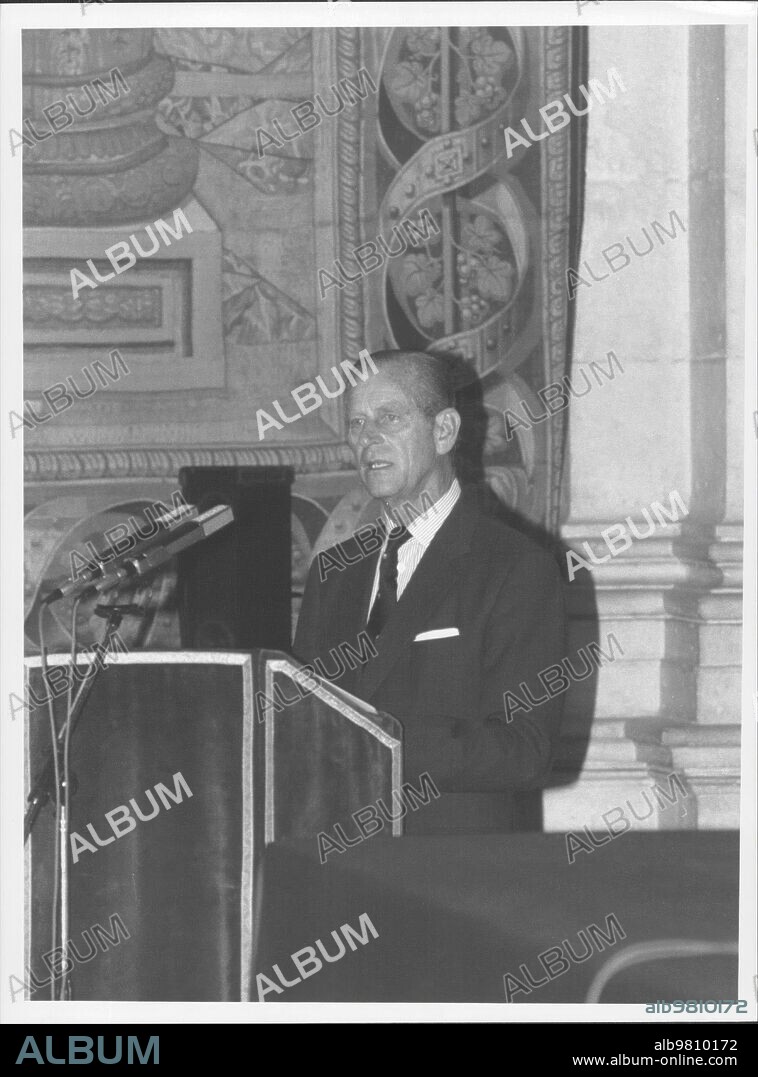 18 octubre 1988. El duque de Edimburgo, presidente del foro mundial para la Naturaleza,  Recibió el premio príncipe de Asturias de la concordia.