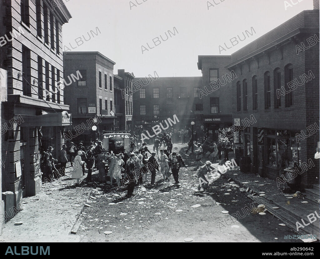 LA BATALLA DEL SIGLO, 1927 (THE BATTLE OF THE CENTURY), dirigida por CLYDE BRUCKMAN. Copyright HAL ROACH/MGM.