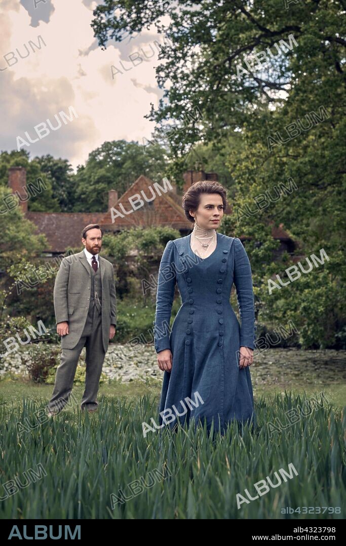 HAYLEY ATWELL y MATTHEW MACFADYEN en REGRESO A HOWARDS END, 2017 (HOWARDS END), dirigida por HETTIE MACDONALD. Copyright BRITISH BROADCASTING CORPORATION (bbc).