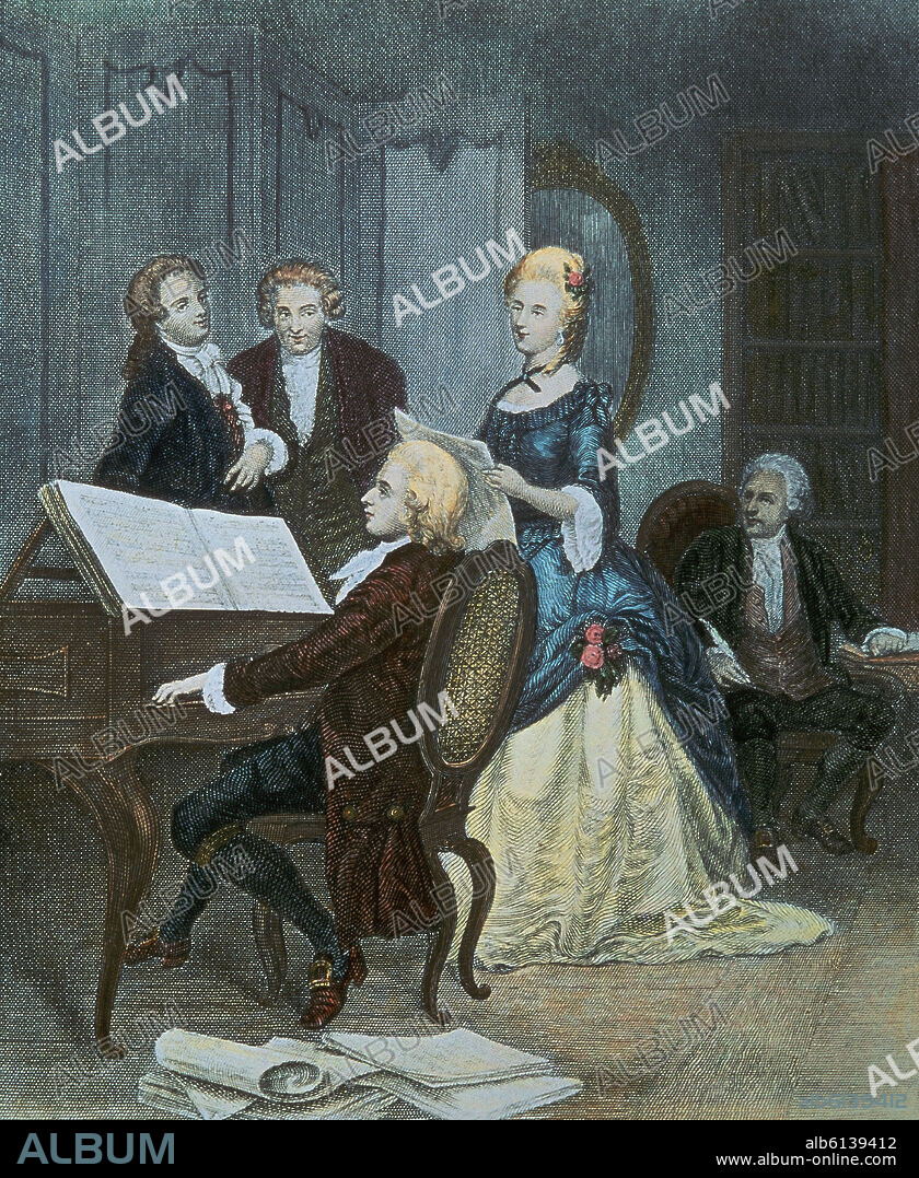 MOZART TOCANDO EL PIANO -.