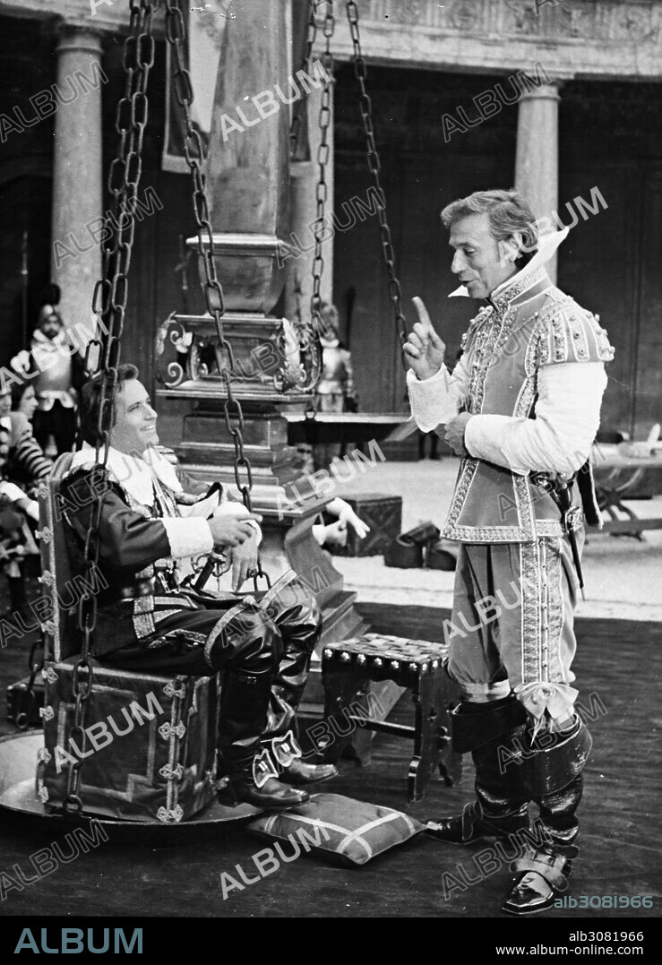 ALBERTO DE MENDOZA and YVES MONTAND in DELUSIONS OF GRANDEUR, 1971 (LA FOLIE DES GRANDEURS), directed by GERARD OURY. Copyright GAUMONT.