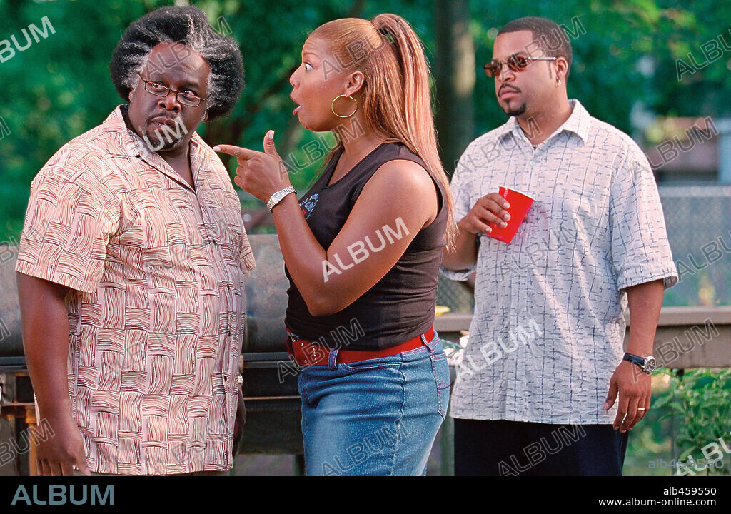CEDRIC THE ENTERTAINER, ICE CUBE and QUEEN LATIFAH in BARBERSHOP 2: BACK IN BUSINESS, 2004, directed by KEVIN RODNEY SULLIVAN. Copyright METRO GOLDWYN MAYER / BENNETT, TRACY.
