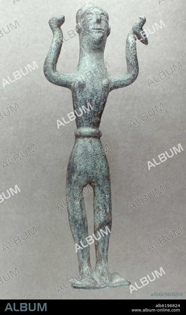 FIGURA FEMENINA OFERENTE - COLLADO DE LOS JARDINES - SANTA ELENA JAEN.