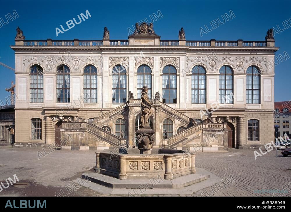 Dresden (Saxony), Johanneum. (originally royal mews, built 1586-91; architect: Paul Buchner; conversion 1729-44 into a picture gallery; further conversion Umbau 1872-76; today transport museum). Exterior view with Friedensbrunnen (peace fountain) (1650). Photo (L.Hammel / J.Peter).
