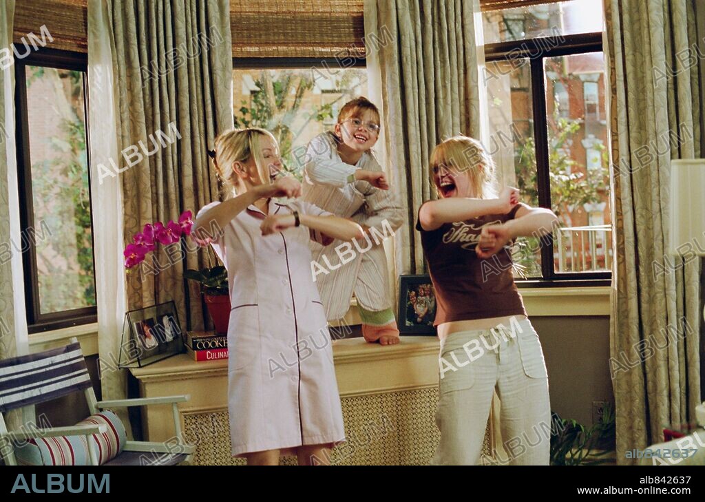 HEATHER LOCKLEAR and HILARY DUFF in THE PERFECT MAN, 2005, directed by MARK ROSMAN. Copyright UNIVERSAL STUDIOS / GIRAUD, SOPHIE.