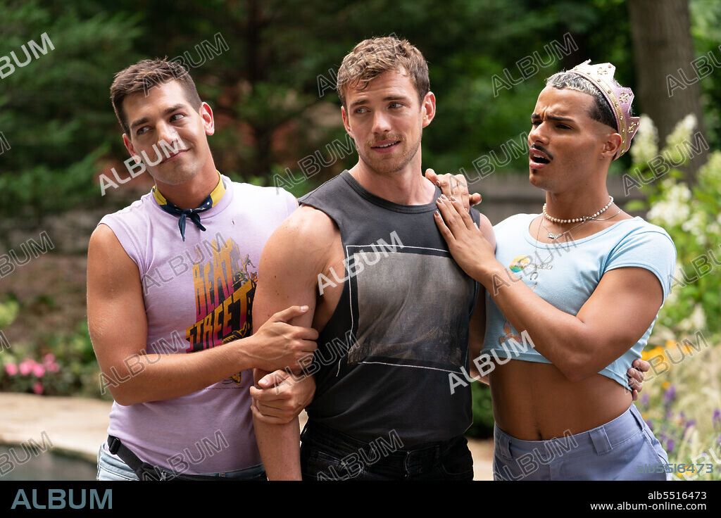 MATT ROGERS y ZANE PHILLIPS en FIRE ISLAND, 2022, dirigida por ANDREW AHN. Copyright Jax Media / Searchlight Pictures.