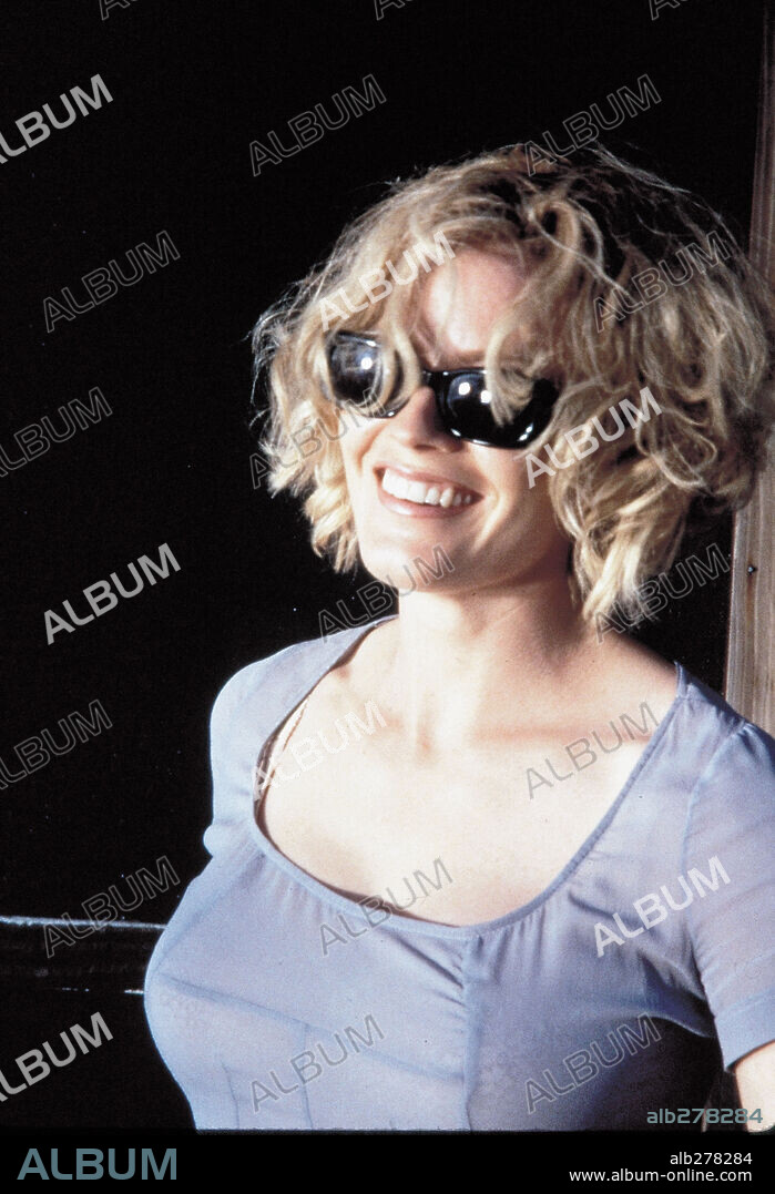 ELISABETH SHUE in PALMETTO, 1998, directed by VOLKER SCHLONDORFF. Copyright CASTLE ROCK ENTERTAINMENT / BALDWIN, SIDNEY.