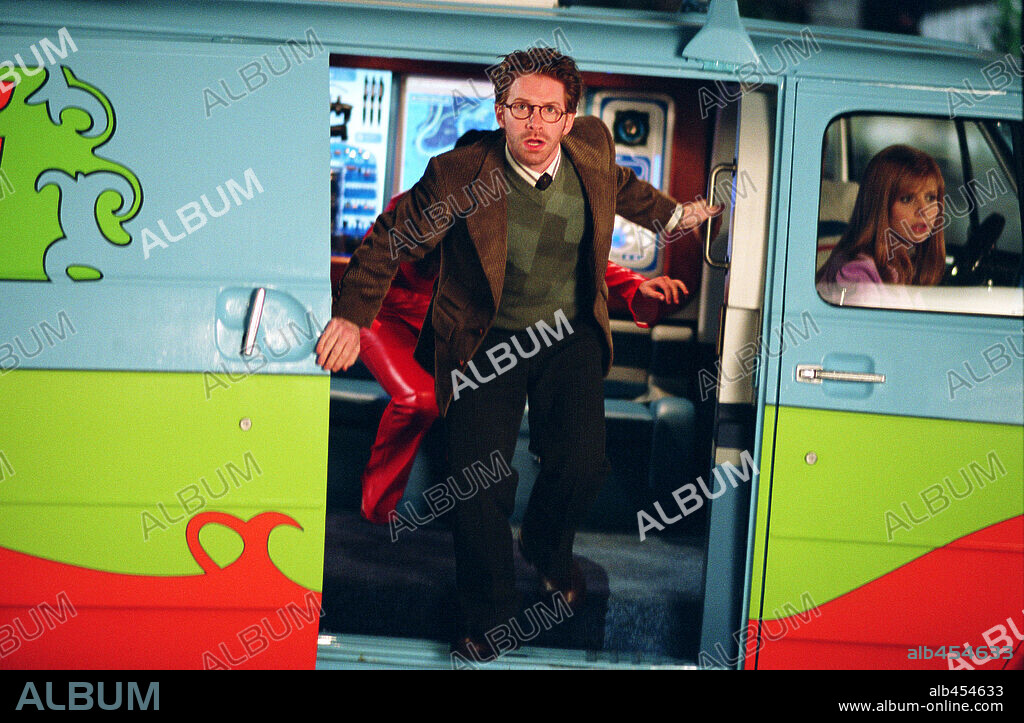 SARAH MICHELLE GELLAR and SETH GREEN in SCOOBY-DOO 2: MONSTERS UNLEASHED, 2004, directed by RAJA GOSNELL. Copyright WARNER BROS. PICTURES.