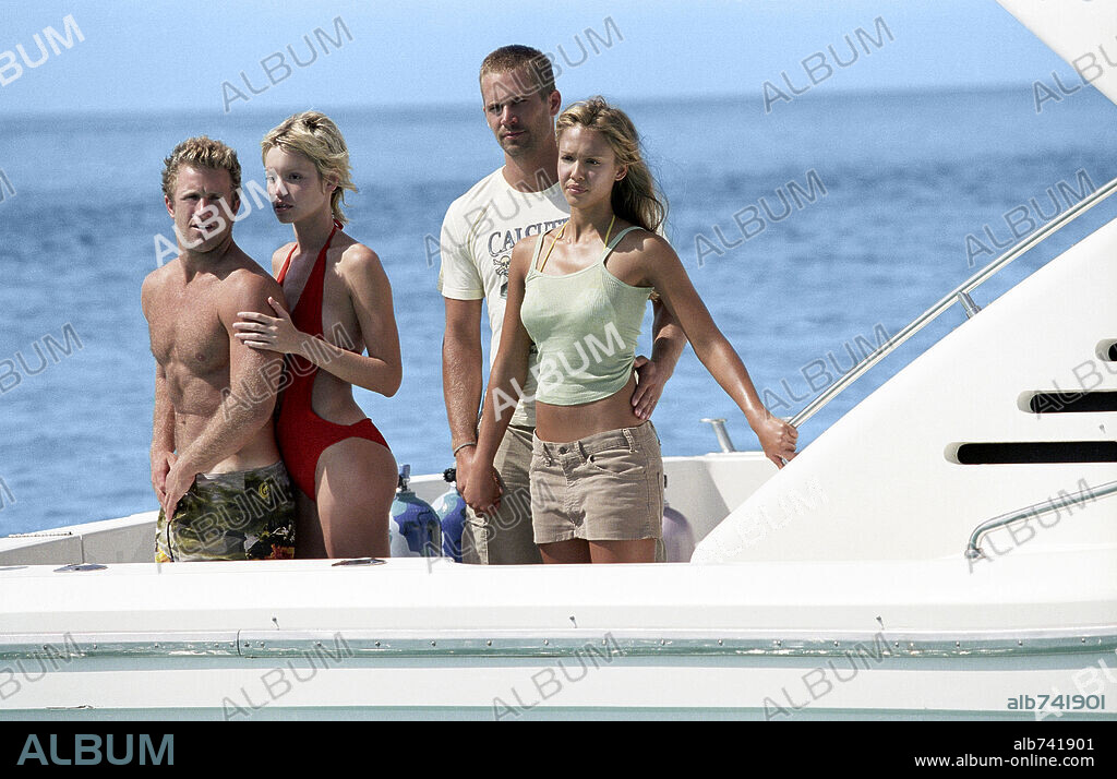 ASHLEY SCOTT, JESSICA ALBA, PAUL WALKER und SCOTT CAAN in INTO THE BLUE, 2005, unter der Regie von JOHN STOCKWELL. Copyright COLUMBIA PICTURES.
