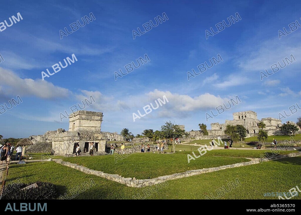 The castle, El Castillo, Mayan ruins of Tulum, 1200-1524, Tulum, Quintana Roo state, Mayan Riviera, Yucatan Peninsula, Mexico, Central America.
