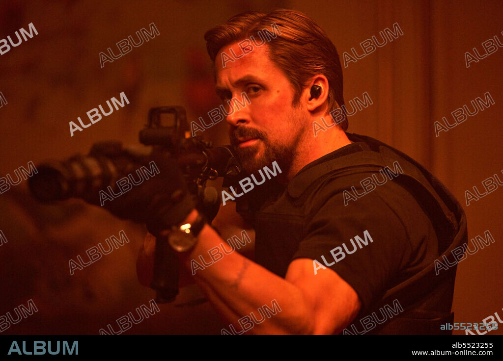 RYAN GOSLING in THE GRAY MAN, 2022, directed by ANTHONY RUSSO and JOE RUSSO. Copyright NETFLIX.