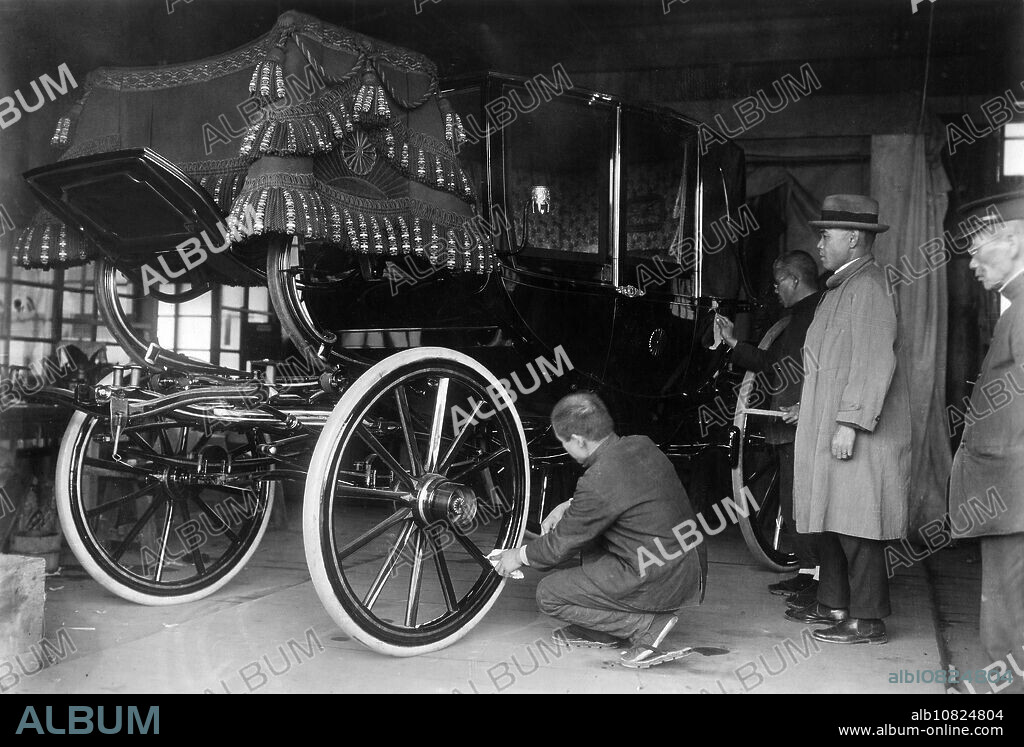 [ 1927 Japan - Imperial Funeral Preparations ] Men look on as a carriage is getting prepared for Emperor Taisho's funeral, January 1927 (Showa 2). Emperor Taisho died of a heart attack on December 25 1926 (Taisho 15). His funeral, held at night, consisted of a 6 kilometer long procession along a route lit with wood fires in iron lanterns. Some 20,000 mourners followed an ox-drawn cart containing the imperial coffin. 20th century gelatin silver print.