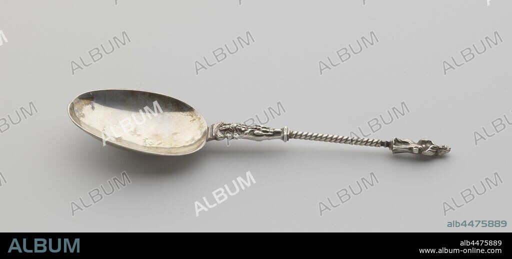 Spoon, Spoon of silver with an oval bowl and cast steel with an apostle crown. Marked :: V with point above and Zutphen. The Netherlands, 17th century., anonymous, Zutphen, 1600 - 1699, silver (metal), l 18.5 cm.