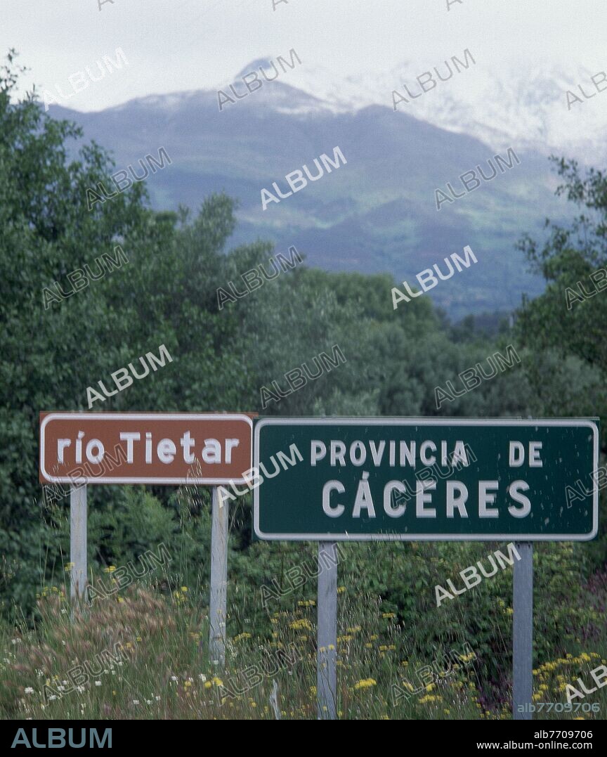 CARTELES ANUNCIADORES DE CACERES Y EL RIO TIETAR.