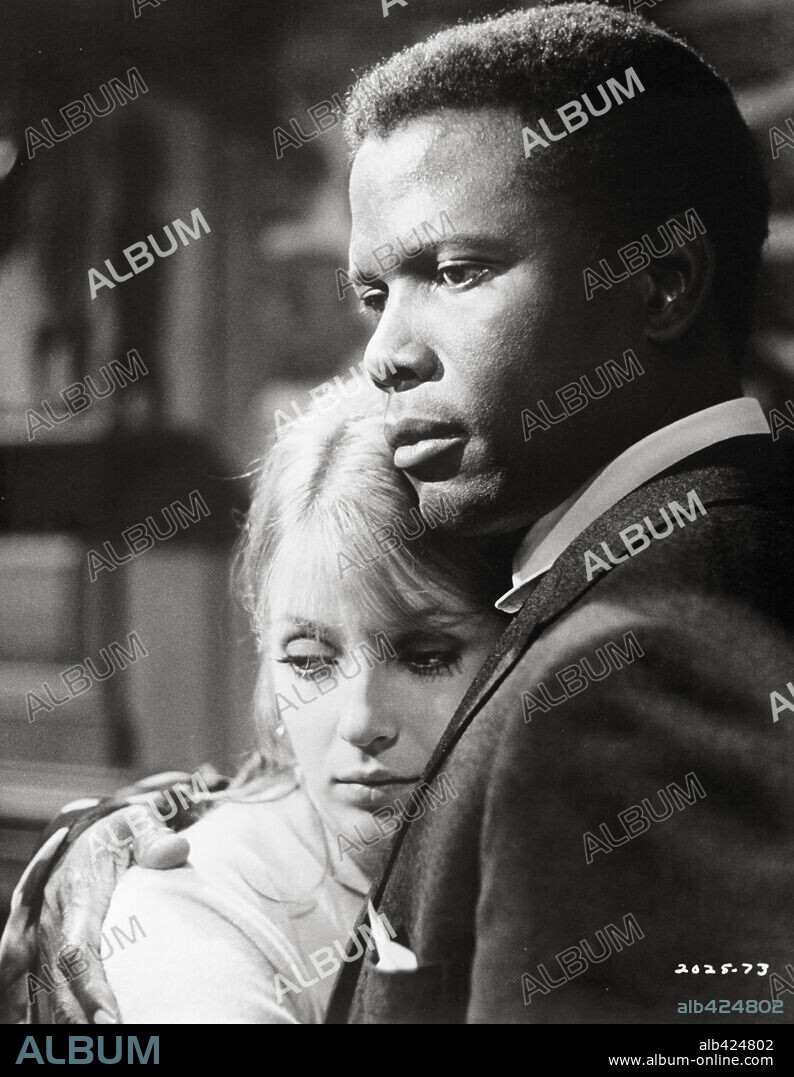 JOANNA SHIMKUS y SIDNEY POITIER en EL HOMBRE PERDIDO, 1969 (THE LOST MAN), dirigida por ROBERT ALAN AURTHUR. Copyright UNIVERSAL PICTURES.