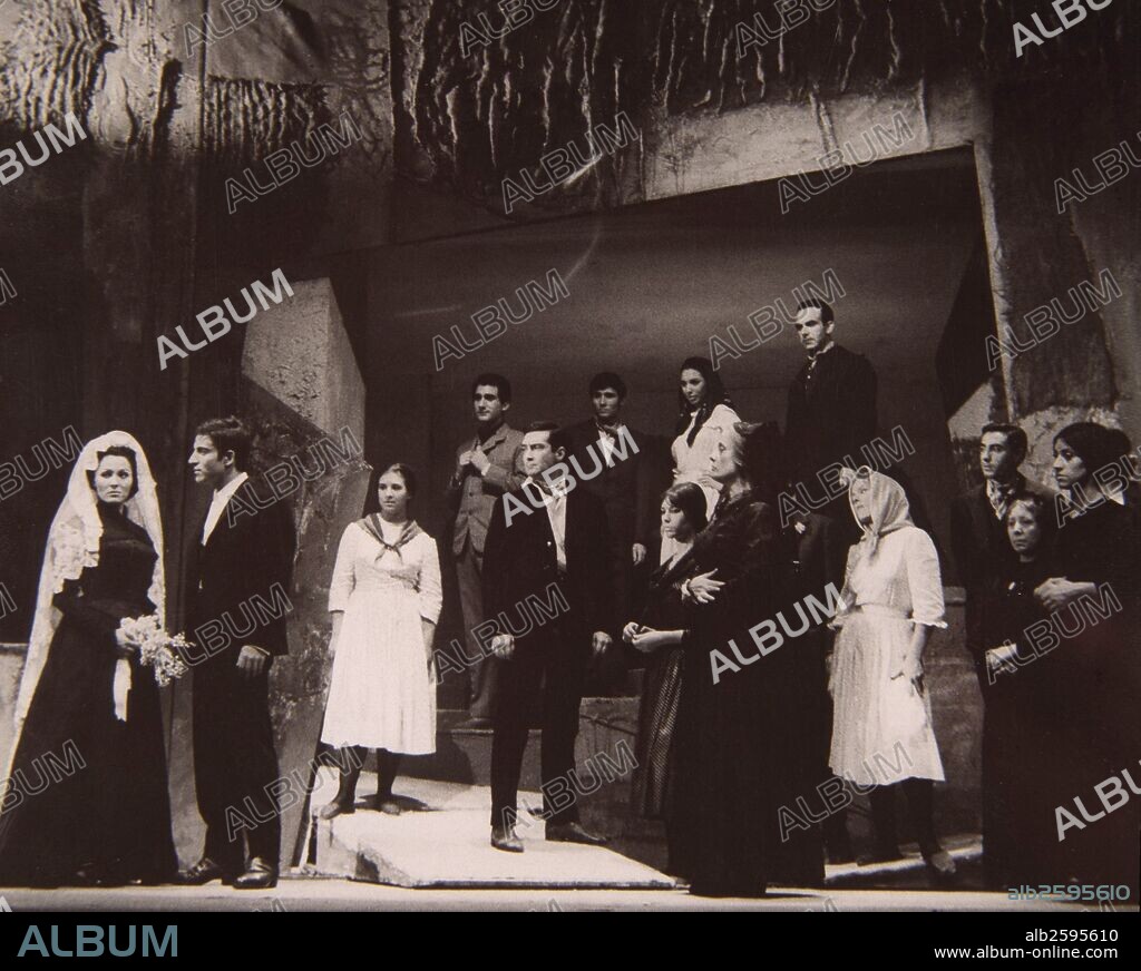 GARCIA LORCA, FEDERICO. ESCCRITOR ESPAÑOL.FUENTEVAQUEROS 1898-1936. . LA ACTRIZ Y CANTANTE PAQUITA RICO CON JOSE RUBIO EN LA OBRA DE TEATRO " BODAS DE SANGRE ".
