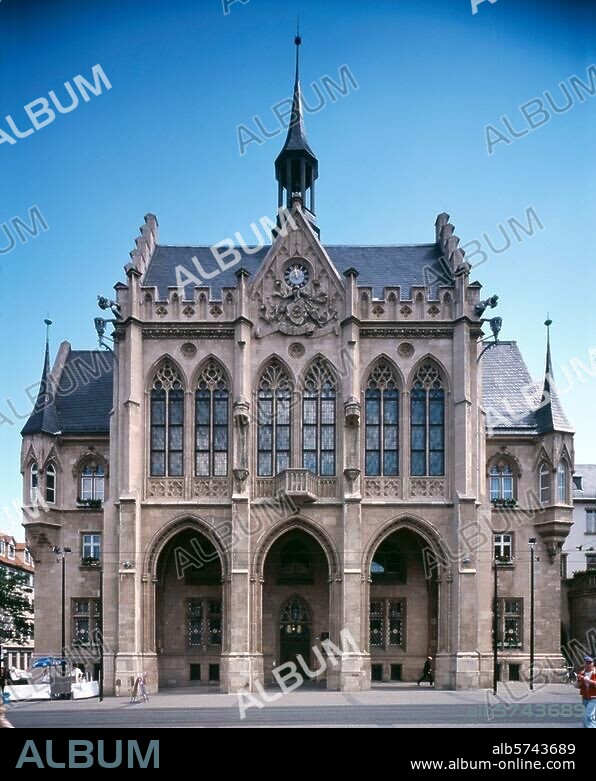 Erfurt (Thüringen), Rathaus. (1868-75 erbaut; Arch.: Sommer; Erweiterungsbauten 1905 und 1934). Außenansicht. Foto.