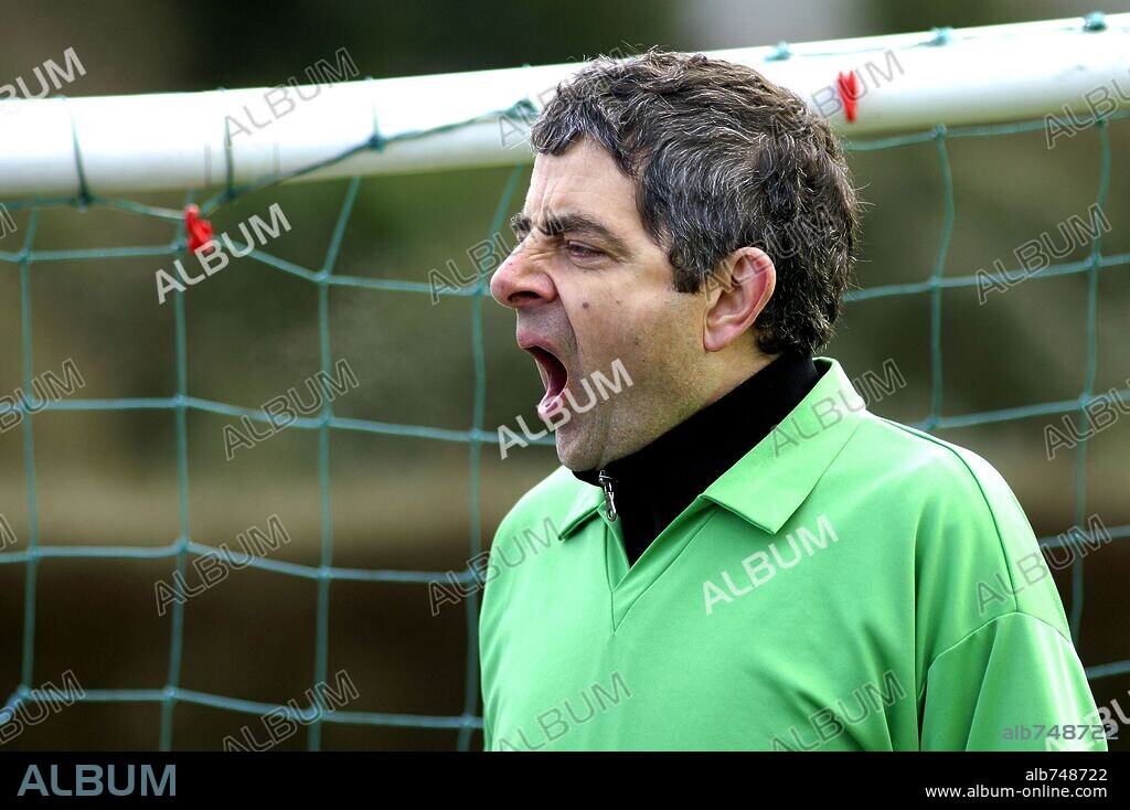 ROWAN ATKINSON en SECRETOS DE FAMILIA, 2005 (KEEPING MUM), dirigida por NIALL JOHNSON. Copyright ENTERTAINMENT FILM.