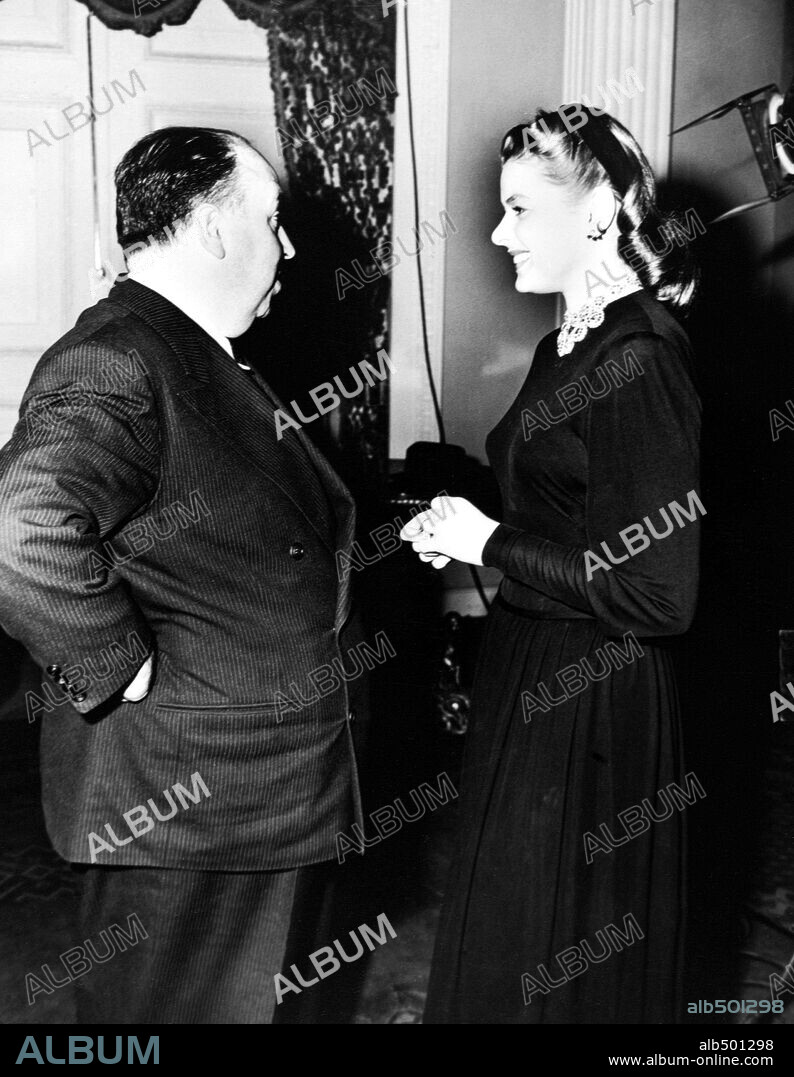 ALFRED HITCHCOCK y INGRID BERGMAN en ENCADENADOS, 1946 (NOTORIOUS), dirigida por ALFRED HITCHCOCK. Copyright RKO RADIO PICTURES.