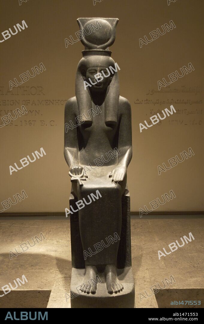 ARTE EGIPCIO. EGIPTO. ESTATUA de la DIOSA HATHOR, representada con cuernos de vaca y disco solar. Procede del Templo de Luxor. Museo de Luxor.