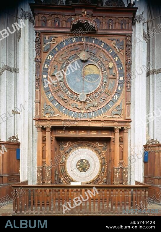 Rostock (Mecklenburg-Vorpommern), St. Marien - Marienkirche, Astronomische Uhr. (Scheiben mit Tierkreis- und Monatsbildern um 1472 von Hans Düringer; Einfassung und Spielwerk 1643). Gesamtansicht. Foto.
