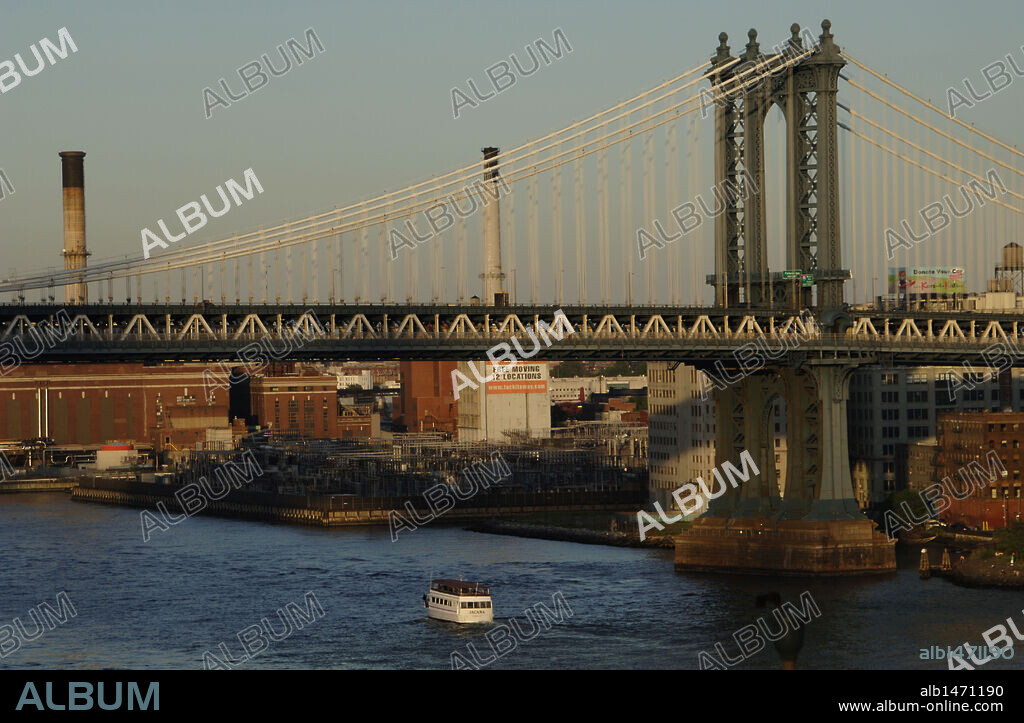 United States. New York. Manhattan bridge over East river, designed by Leon Moisseiff.