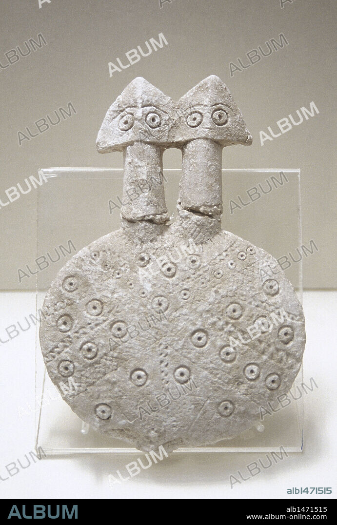 ARTE PREHISTORICO. PERIODO DEL BRONCE ANTIGUO. TURQUIA. IDOLO realizado con mármol de agua, fechado en el III milenio a. C. Mide 5.2 cm de altura. Procede de Beycesultan, Kültepe. Península Anatólica. Museo de las Civilizaciones Anatólicas. Ankara.