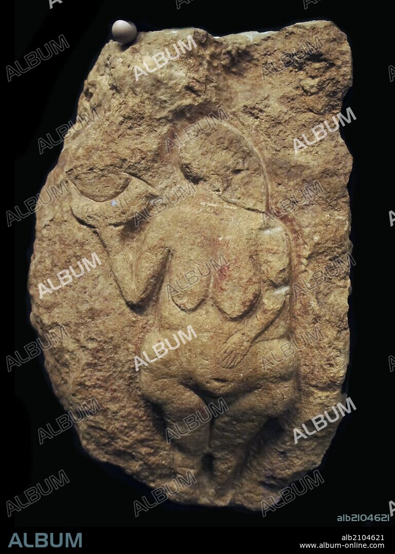 PIEZAS DE LA EXPOSICION "ARTE SIN ARTISTAS": VENUS DEL CUERNO, DEL GRAN ABRIGO DE LAUSSEL, MARQUAY, DORDOÑA (FRANCIA). RELIEVE EN PIEDRA CALIZA. GRAVETIENSE.