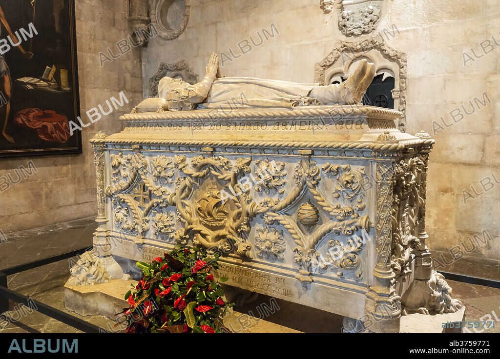 Tomb of Vasco da Gama, Santa Maria Church, Mosteiro dos Jeronimos (Monastery of the Hieronymites), UNESCO World Heritage Site, Belem, Lisbon, Portugal, Europe.