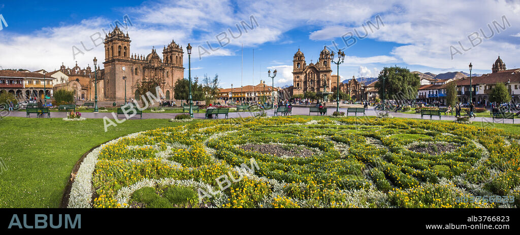 Cusco Cathedral (Basilica of the Assumption of the Virgin) and La Compania (Church of the Society of Jesus), Plaza de Armas, Cusco, Peru, South America.
