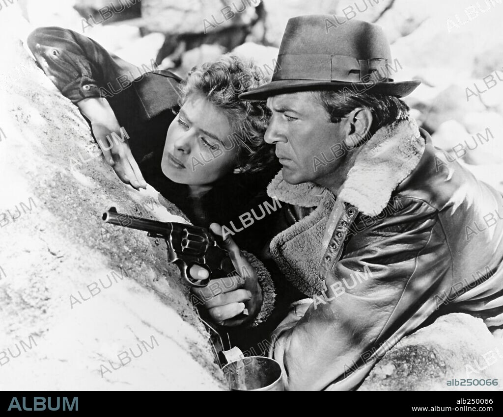 GARY COOPER and INGRID BERGMAN in FOR WHOM THE BELL TOLLS, 1943