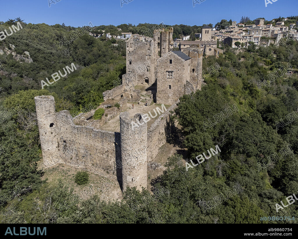 Cathar castle of Saissac, village of Saissac, Aude, Black Mountain region, French Republic, Europe.