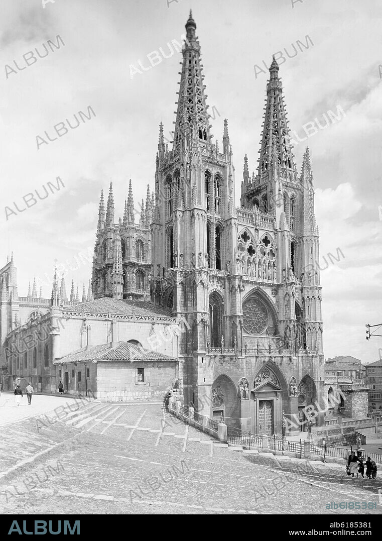 VISTA DE LA FACHADA PRINCIPAL-PUERTA DE STA MARIA/REAL/PERDON- SIGLO XIII - FOTOGRAFIA EN BLANCO Y NEGRO - AÑOS 50.