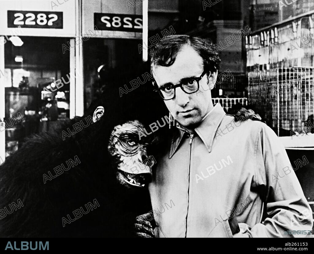 WOODY ALLEN en TOMA EL DINERO Y CORRE, 1969 (TAKE THE MONEY AND RUN), dirigida por WOODY ALLEN. Copyright CINERAMA.