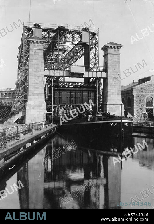 Henrichenburg (Nordrhein-Westfalen), Schiffshebewerk. (am Dortmund-Ems-Kanal, Baubeginn 1894, am 11.8.1899 von Kaiser Wilhelm II. eröffnet). Ansicht. Foto, 1899.