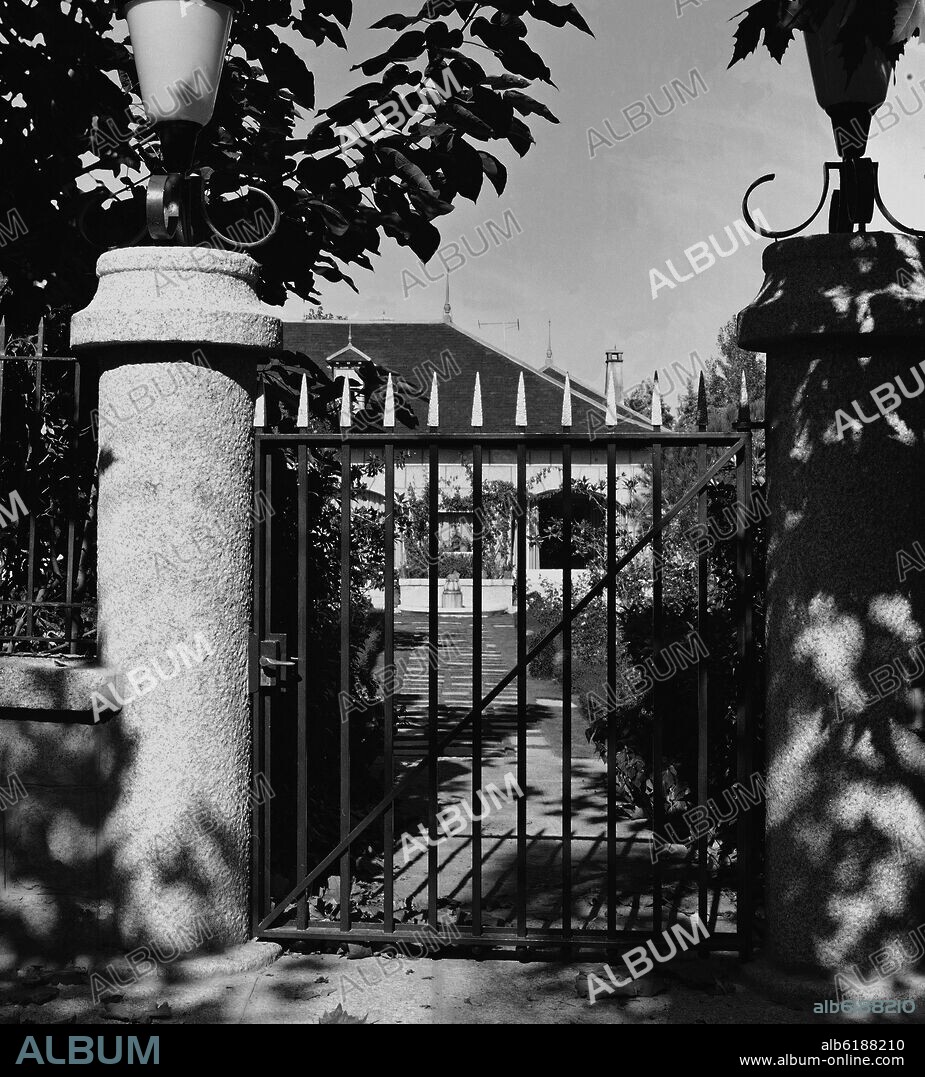 CHALET DE LA FLORIDA - FOTOGRAFIA EN BLANCO Y NEGRO - AÑOS 50.