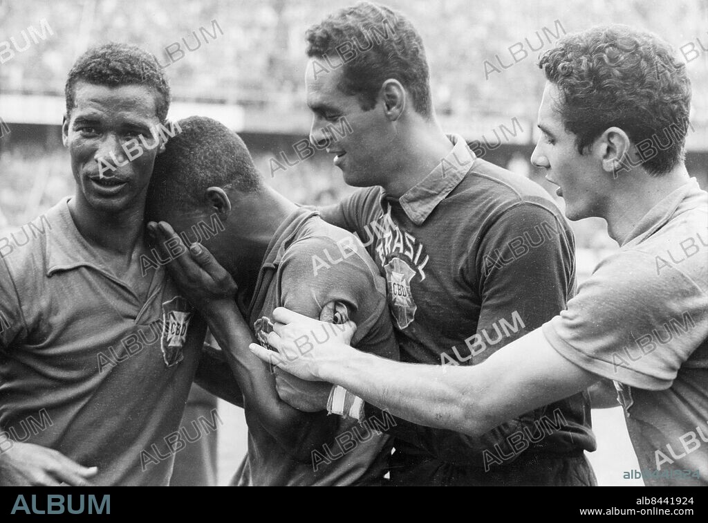 STOCKHOLM 1958-06-28. Brazilian players Didi, Pele, Garrincha and Orlando is seen after wiining the final of the Wolrd Football Championships in against Sweden in Stockholm., Sweden, June 26, 1958 . Foto Svt / TT Code 5600.