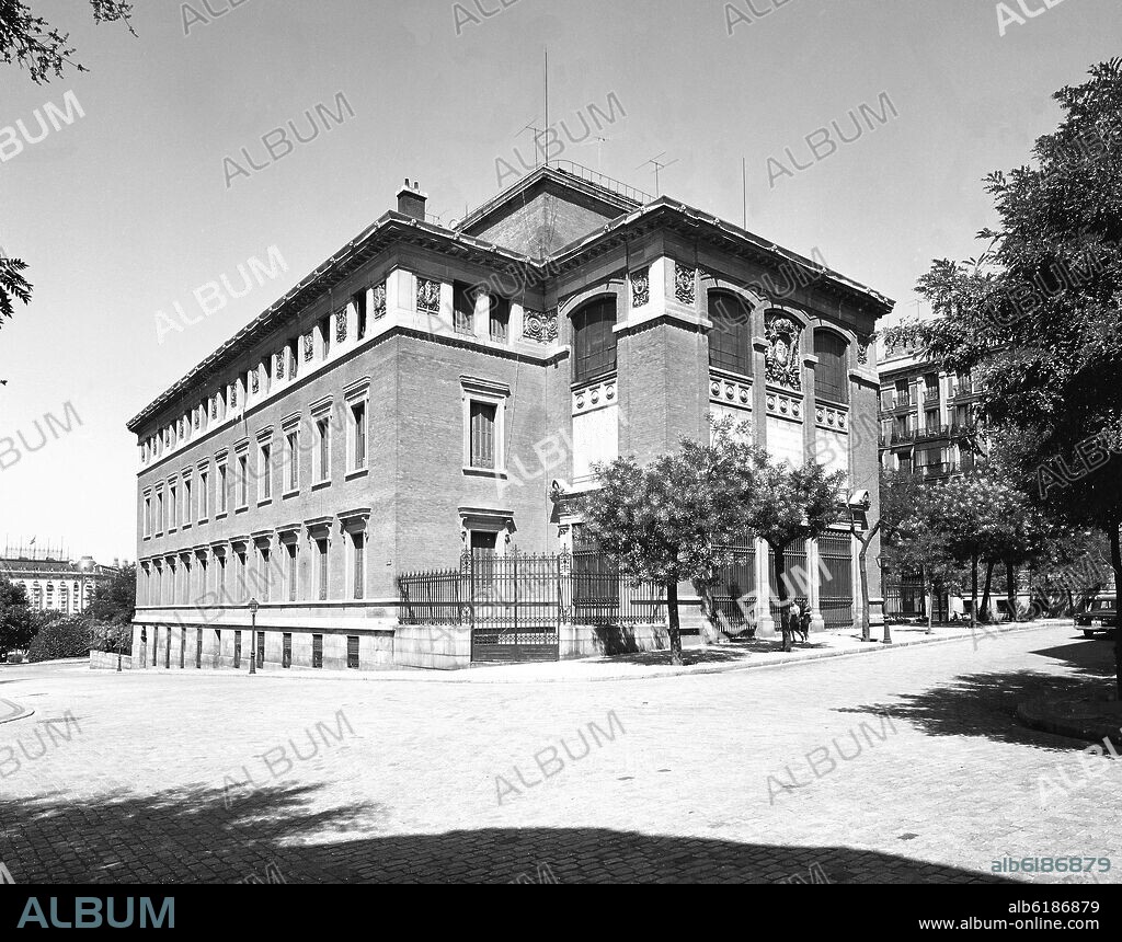 MIGUEL AGUADO DE LA SIERRA. EDIFICIO CONSTRUIDO ENTRE 1891 Y 1894 - FOTOGRAFIA EN BLANCO Y NEGRO - AÑOS 60.