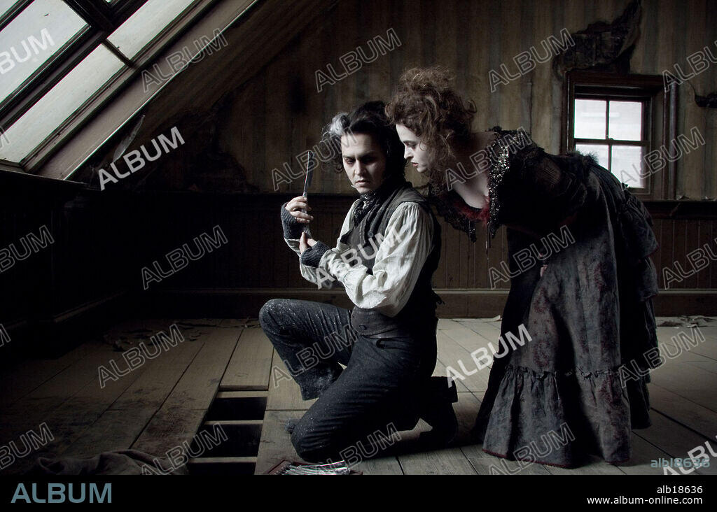 HELENA BONHAM CARTER y JOHNNY DEPP en SWEENEY TODD, EL BARBERO DIABOLICO DE LA CALLE FLEET, 2007 (SWEENEY TODD: THE SWEENEY TODD: DEMON BARBER OF FLEET STREET), dirigida por TIM BURTON. Copyright DREAMWORKS SKG/MACDONALD/PARKES PROD./WARNER BROS. PICTURES/ GALLO, LEAH.