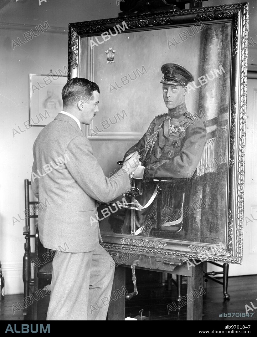 Mr Gerald Hudson an officer of the regiment at work on his portrait of the Prince of Wales , commissioned for presentation to the Honouracle Artillery Company . 20 August 1929.