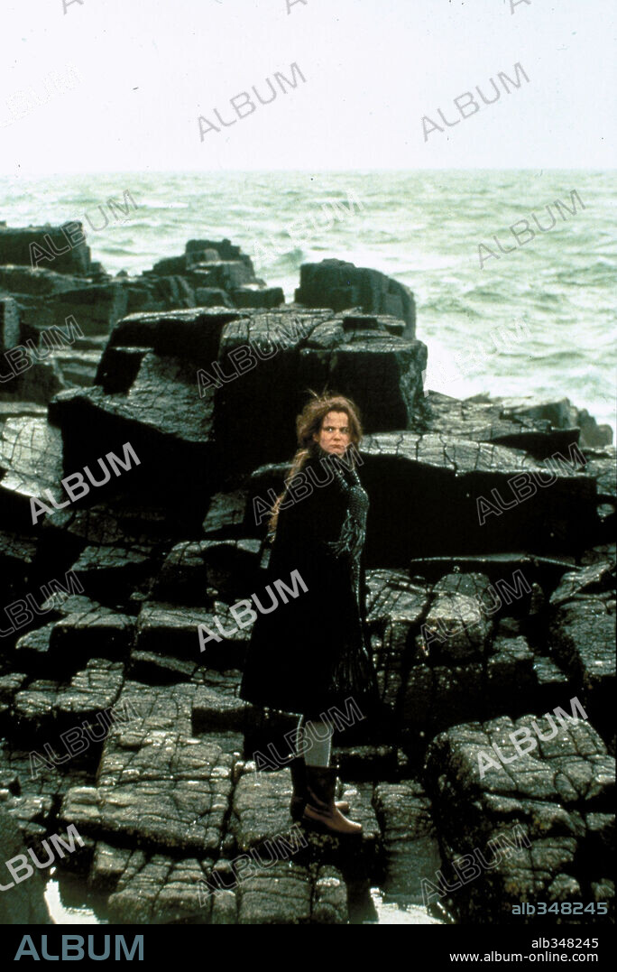 EMILY WATSON en ROMPIENDO LAS OLAS, 1996 (BREAKING THE WAVES), dirigida por LARS VON TRIER. Copyright FINNISH FILM FOUNDATION.