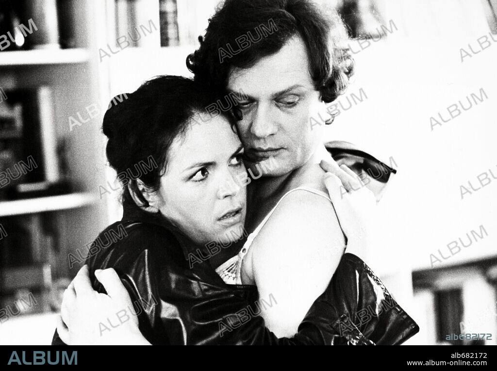 ELISABETH TRISSENAR und VOLKER SPENGLER in IN EINEM JAHR MIT 13 MONDEN, 1978, unter der Regie von RAINER WERNER FASSBINDER. Copyright FILMVERLAG DER AUTOREN.
