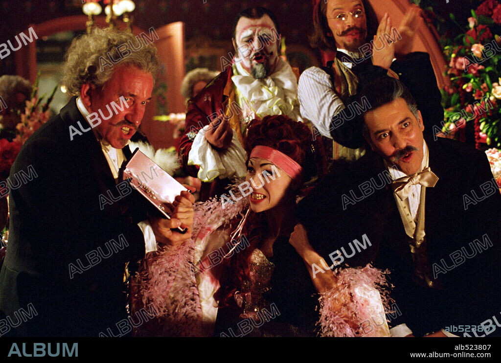 CIARAN HINDS, MINNIE DRIVER and SIMON CALLOW in THE PHANTOM OF THE OPERA, 2004, directed by JOEL SCHUMACHER. Copyright WARNER BROS. PICTURES / BAILEY, ALEX.