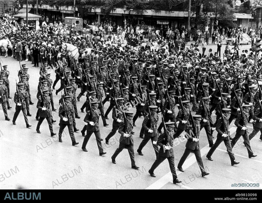 La academia de infantería en el desfile de la victoria de 1971.