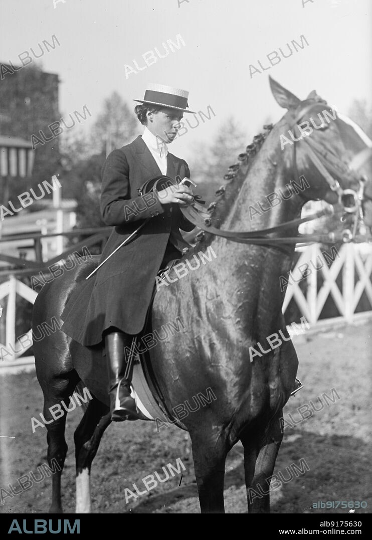 HARRIS & EWING. Dupont, Miss Marion, Riding; Horse Show, 1916.