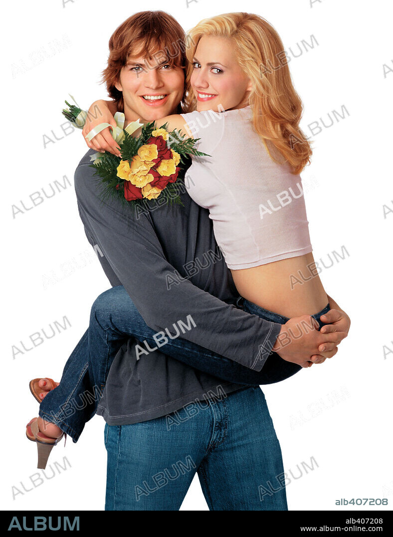 ASHTON KUTCHER and BRITTANY MURPHY in JUST MARRIED, 2003, directed by SHAWN LEVY. Copyright 20TH CENTURY FOX.
