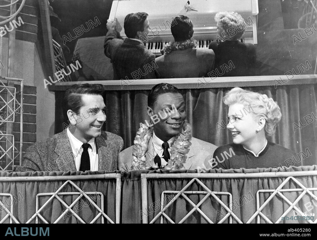 ANN SOTHERN, NAT KING COLE and RICHARD CONTE in THE BLUE GARDENIA, 1953, directed by FRITZ LANG. Copyright WARNER BROTHERS.