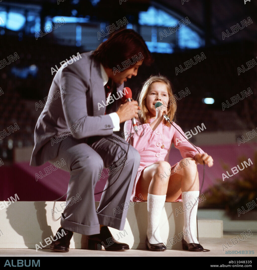 Roy Black and little Anita Hegerland during rehearsals for their song "It's nice to be in the world", Germany 1971.